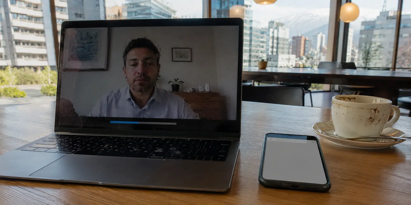 Trabajar desde Chile con split tunneling: Teams, Zoom y la banca en el mismo día